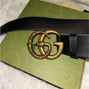Gucci double G snake buckle